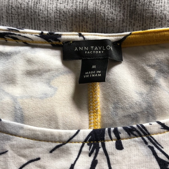 Woman’s Ann Taylor top, size medium - Picture 2 of 3